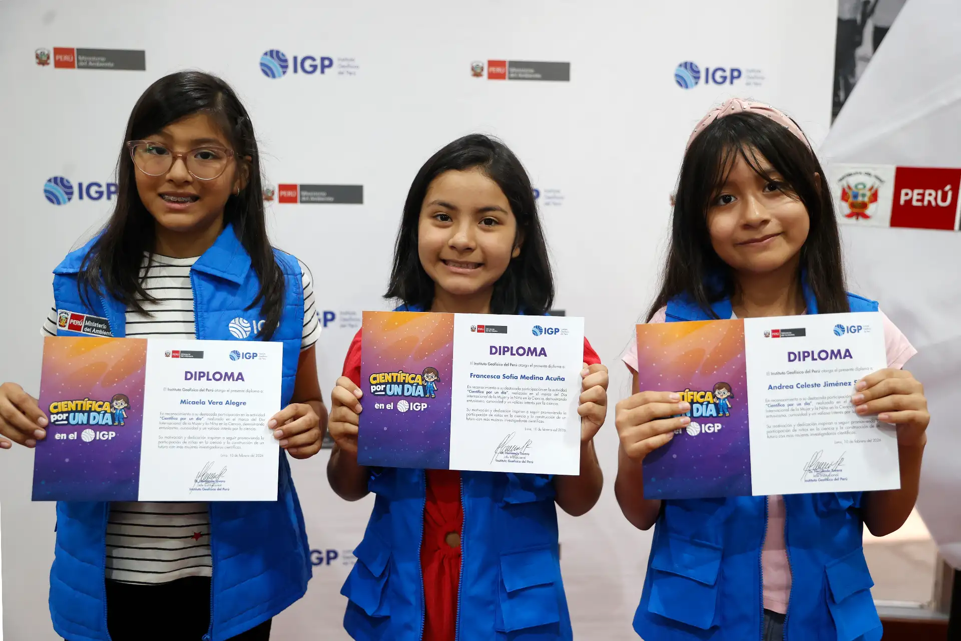 Tres niñas desafían la brecha de género y se convierten en científicas por un día