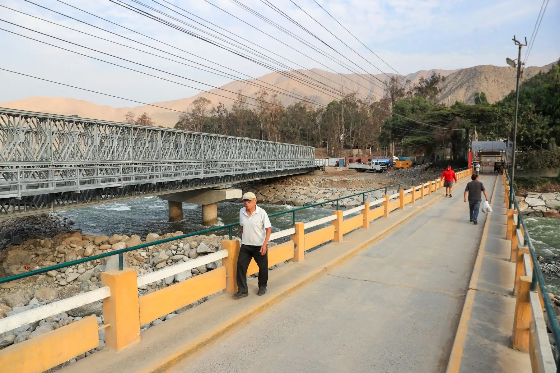 El proyecto, denominado “Mejoramiento y ampliación del servicio de movilidad urbana en la avenida Ramiro Prialé – III Etapa – Integración con el puente Morón”, ubicado en el distrito de Lurigancho-Chosica, busca mejorar las condiciones de tránsito, seguridad vial y conectividad urbana en un tramo estratégico de la mencionada vía. Foto: ANDINA/Ricardo Cuba