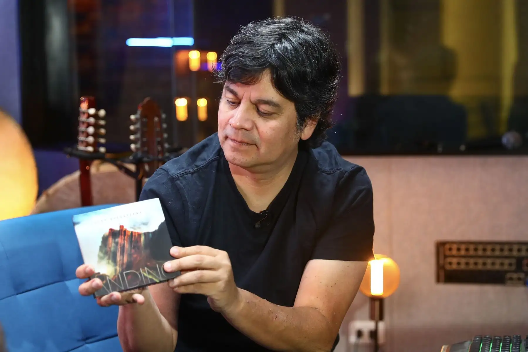 La propuesta visual es un eje central del espectáculo, construyendo imágenes y paisajes que acompañan la sonoridad del disco.

Foto: ANDINA/Verónica Calderón Zúñiga