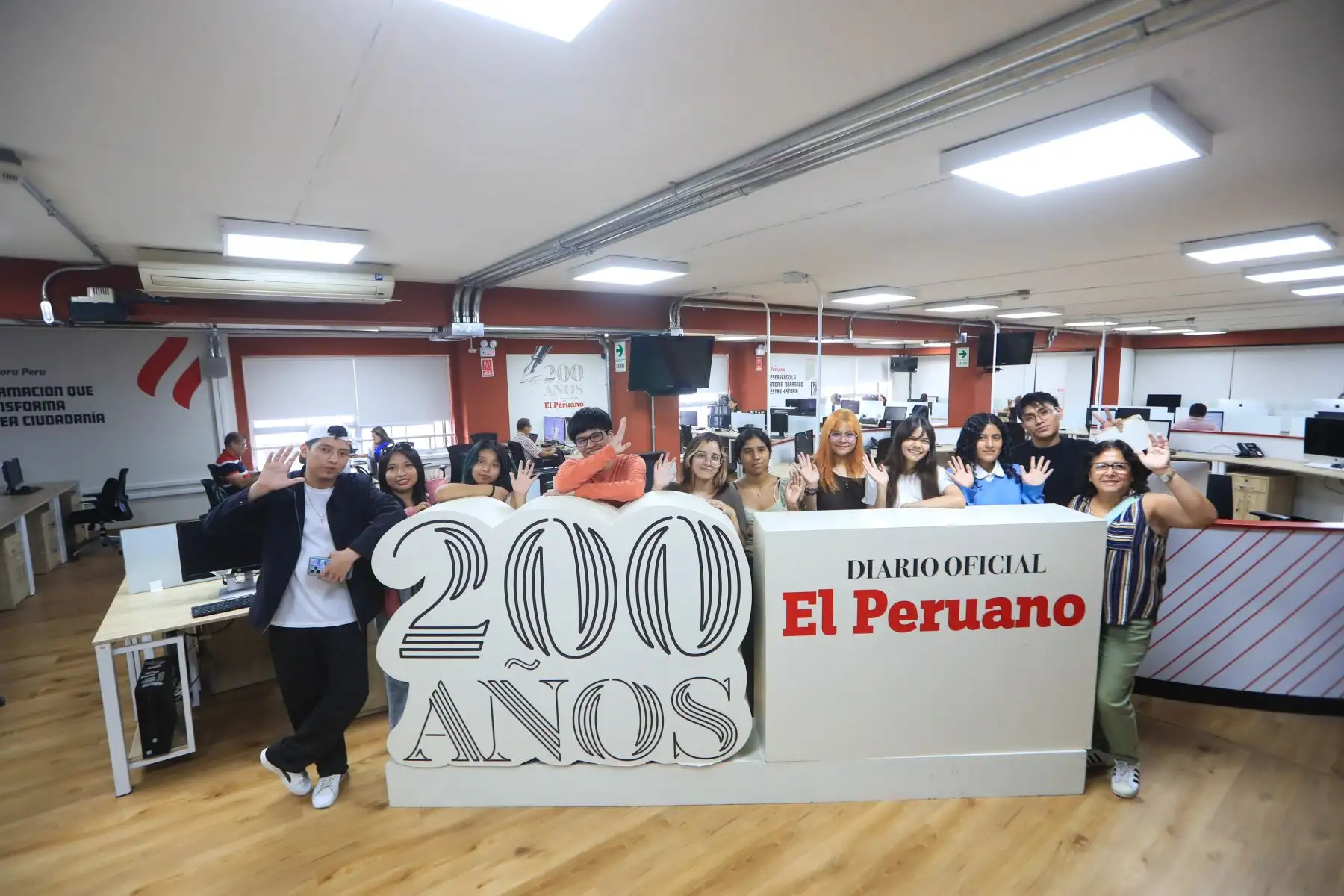 Estudiantes de la carrera de diseño gráfico  de Cibertec visitan las instalaciones de Editora Perú en el marco del programa Perú Bicentenario donde fueron recibieron charlas  afines a su carrera donde pudieron compartir con los profesionales de la Agencia Andina y diario El Peruano Foto: ANDINA/Ricardo Cuba