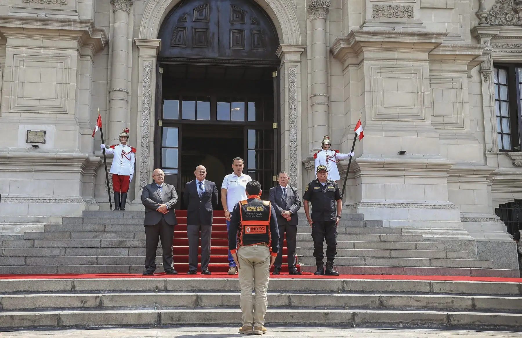 El presidente de la república, José Jerí, tomó hoy juramento a voluntarios en emergencia y rehabilitación (VER), destacando la vocación de servicio al país y al prójimo de parte de sus integrantes. Foto: ANDINA/Prensa Presidencia
