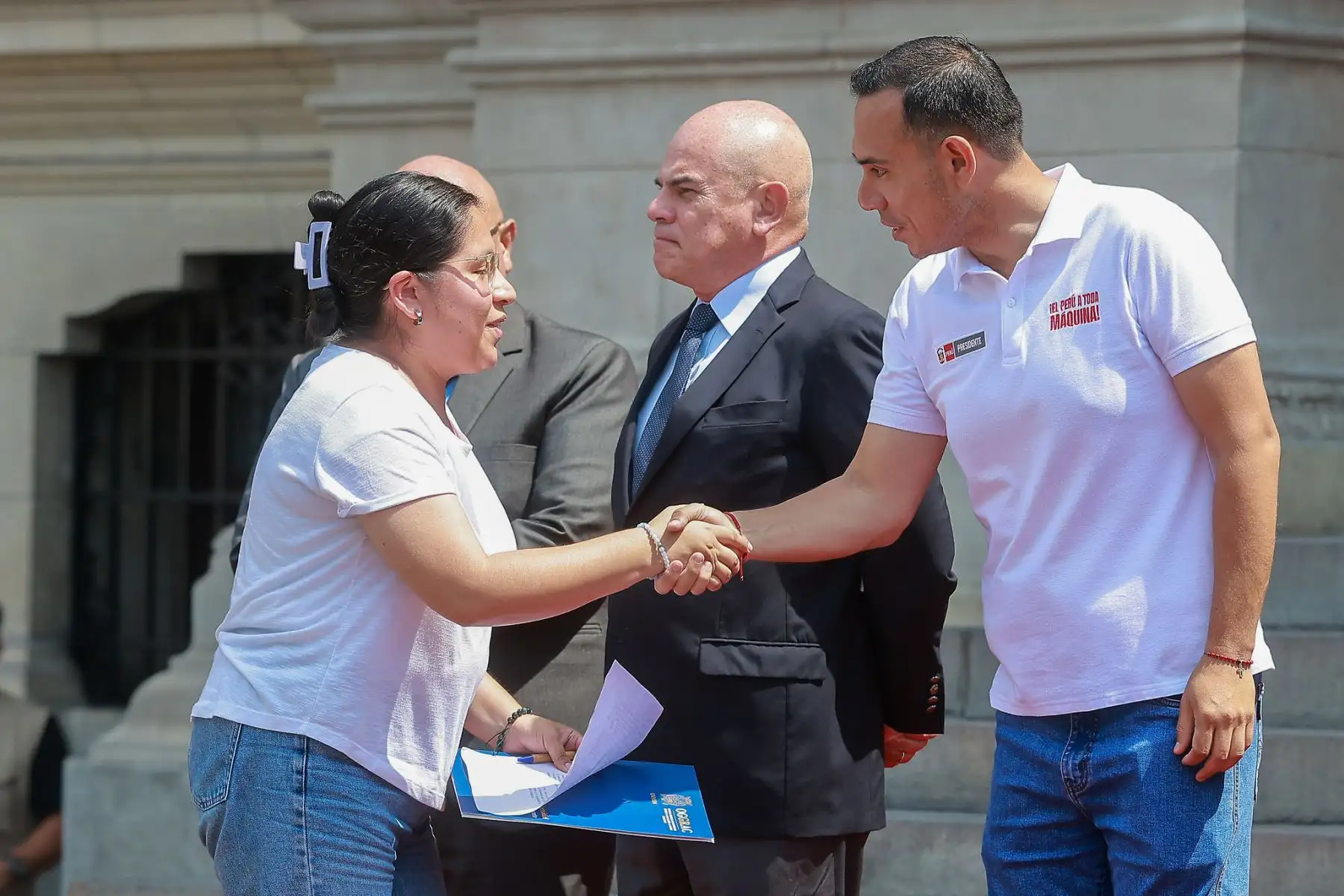 El presidente de la república, José Jerí, tomó hoy juramento a voluntarios en emergencia y rehabilitación (VER), destacando la vocación de servicio al país y al prójimo de parte de sus integrantes. Foto: ANDINA/Prensa Presidencia