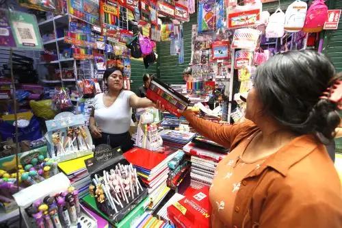 Mercado central inicia la campaña de útiles escolares