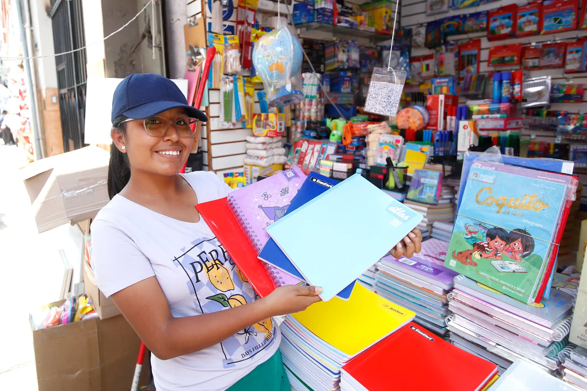 Familias limeñas visitan el Mercado Central y realizan sus compras aprovechando las campañas de venta de útiles escolares  ante el inicio del Año Escolar 2026.
Foto: ANDINA/ Eddy Ramos