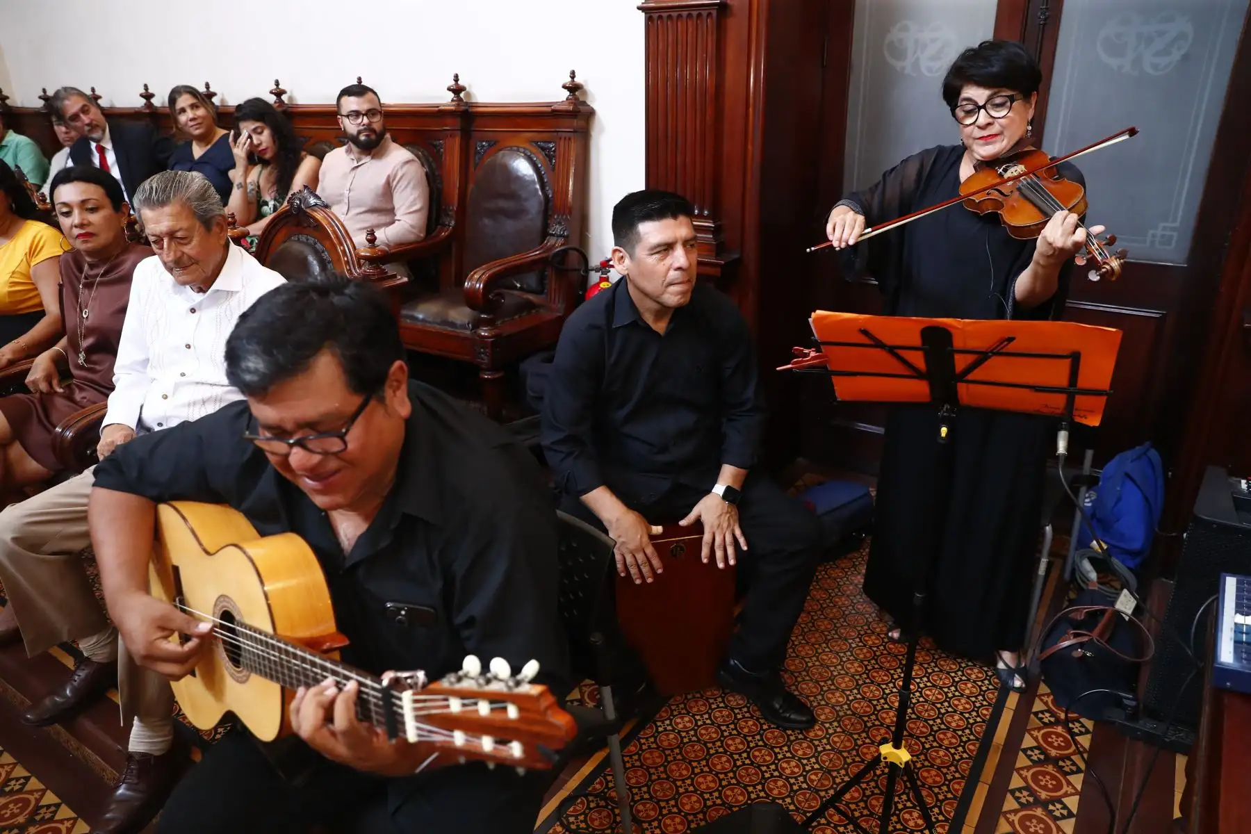 A ritmo de ópera y música criolla se celebró la ceremonia de incorporación de la obra musical de Felipe Pinglo al Registro Peruano de Memoria del Mundo de la UNESCO, con la participación de representantes de la Municipalidad de Lima y familiares del famoso compositor peruano. Foto: ANDINA/Daniel Bracamonte