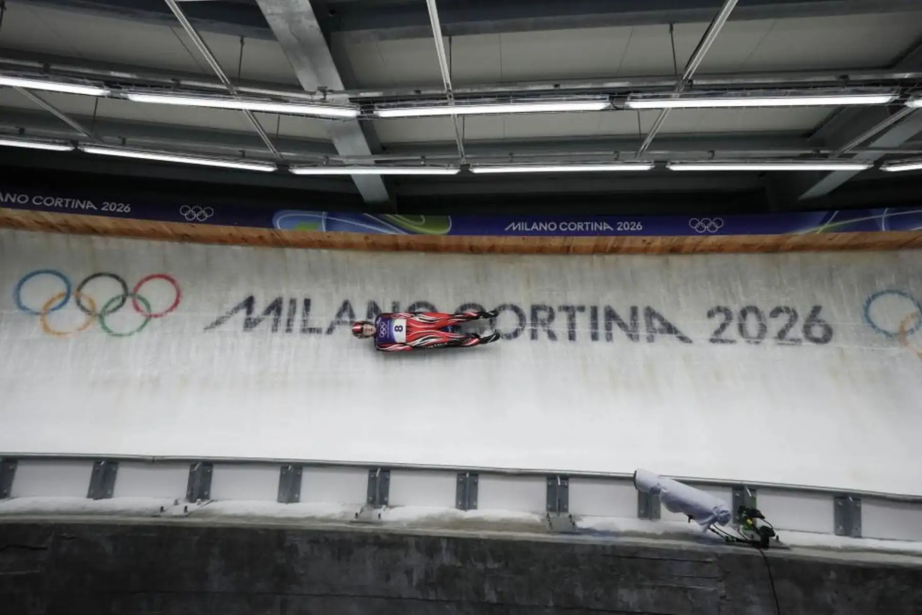 Dorothea Schwarz de Austria, compite durante la carrera 1 de individual femenino de luge en los Juegos Olímpicos de Invierno Milán-Cortina 2026, en Cortina, Italia. (Xinhua/Li Gang)