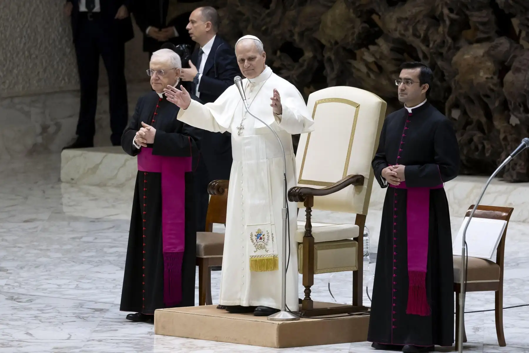 El papa León XIV preside la audiencia general semanal en el Aula Pablo VI, en la Ciudad del Vaticano. Foto: AFP