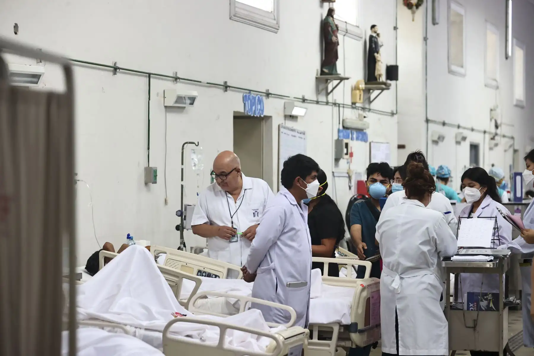 Pacientes del Hospital Dos de Mayo son monitoreados de manera constante por el personal médico de la institución, en el marco de la conmemoración del Día Mundial del Enfermo.
Foto: ANDINA / Juan Carlos Guzmán Negrini