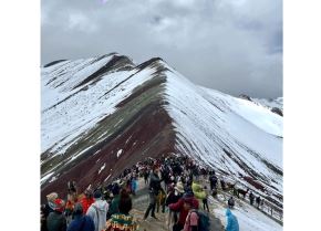 Autoridades de Cusco evalúan cerrar el ingreso a la Montaña de Colores Vinicunca por las lluvias intensas y nevadas que se registran en la zona. Foto cortesía: Jonathan Cucunubo.