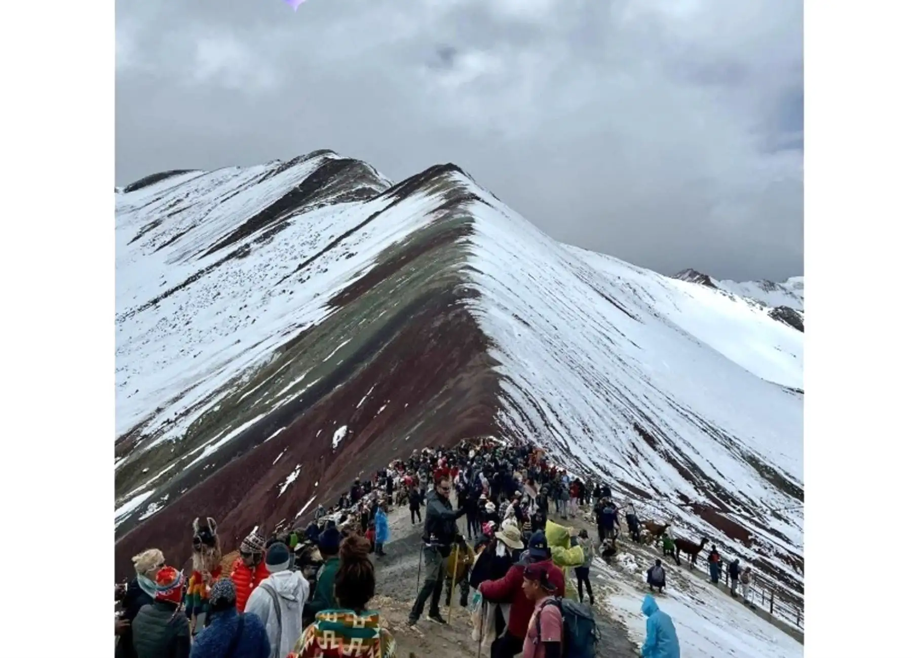 Autoridades de Cusco evalúan cerrar el ingreso a la Montaña de Colores Vinicunca por las lluvias intensas y nevadas que se registran en la zona. Foto cortesía: Jonathan Cucunubo.