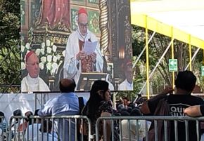 Bajo un sofocante calor y en un ambiente de profunda solemnidad, alrededor de 3,000 personas participaron esta mañana en la celebración de la 34ª Jornada Mundial del Enfermo en la explanada del Santuario Nuestra Señora de la Paz, en Chiclayo. ANDINA/Difusión