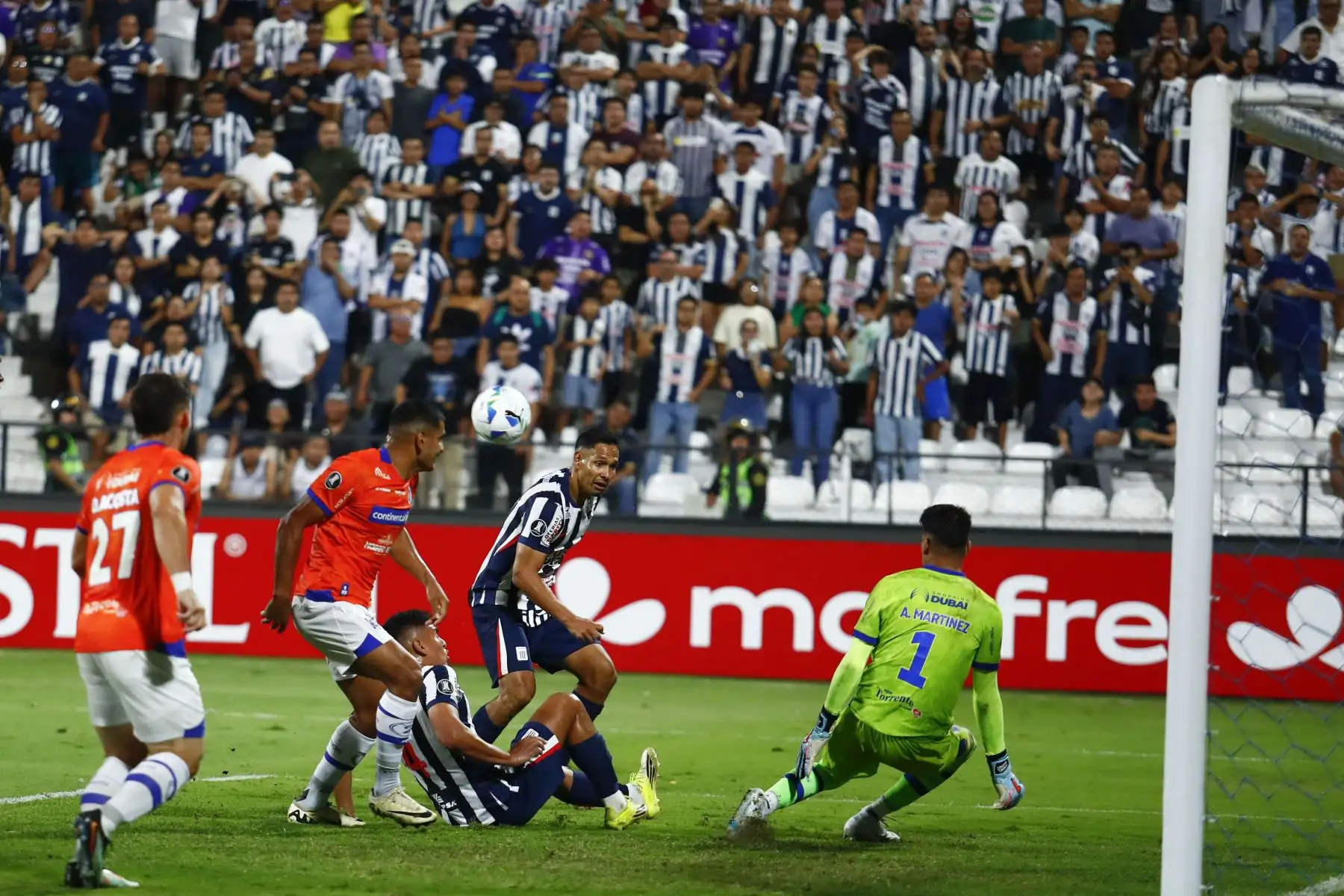 Alianza Lima de Perú empata 1-1 con el 2 de Mayo de Paraguay en el estadio Alejandro Villanueva de La Victoria el miércoles 11 de febrero de 2026 en el partido de vuelta por la primera fase de clasificación a la Copa CONMEBOL Libertadores 2026. Foto: ANDINA/Daniel Bracamonte