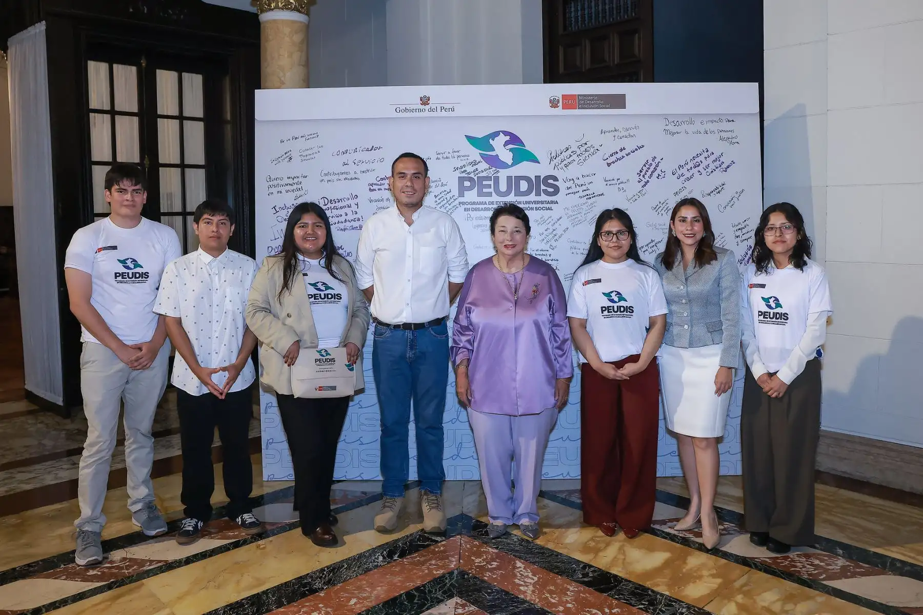 El presidente de la república, José Jerí, dio inicio al Programa de Extensión Universitaria en Desarrollo e Inclusión Social (PEUDIS), en el que 300 personas aprenderán sobre el funcionamiento de las intervenciones del Estado y su impacto en la mejora de la calidad de vida de la población.  Foto: ANDINA/Prensa Presidencia