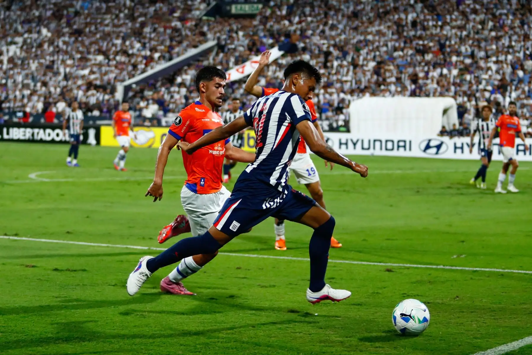 Alianza Lima de Perú empató 1-1 con el 2 de Mayo de Paraguay en el estadio Alejandro Villanueva de La Victoria el miércoles 11 de febrero de 2026 en el partido de vuelta por la primera fase de clasificación a la Copa CONMEBOL Libertadores 2026. Foto: ANDINA/Daniel Bracamonte