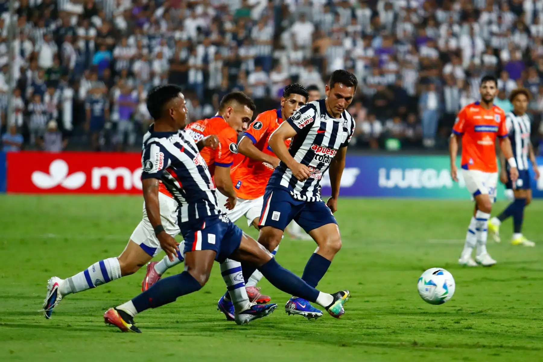 Alianza Lima de Perú empató 1-1 con el 2 de Mayo de Paraguay en el estadio Alejandro Villanueva de La Victoria el miércoles 11 de febrero de 2026 en el partido de vuelta por la primera fase de clasificación a la Copa CONMEBOL Libertadores 2026. Foto: ANDINA/Daniel Bracamonte