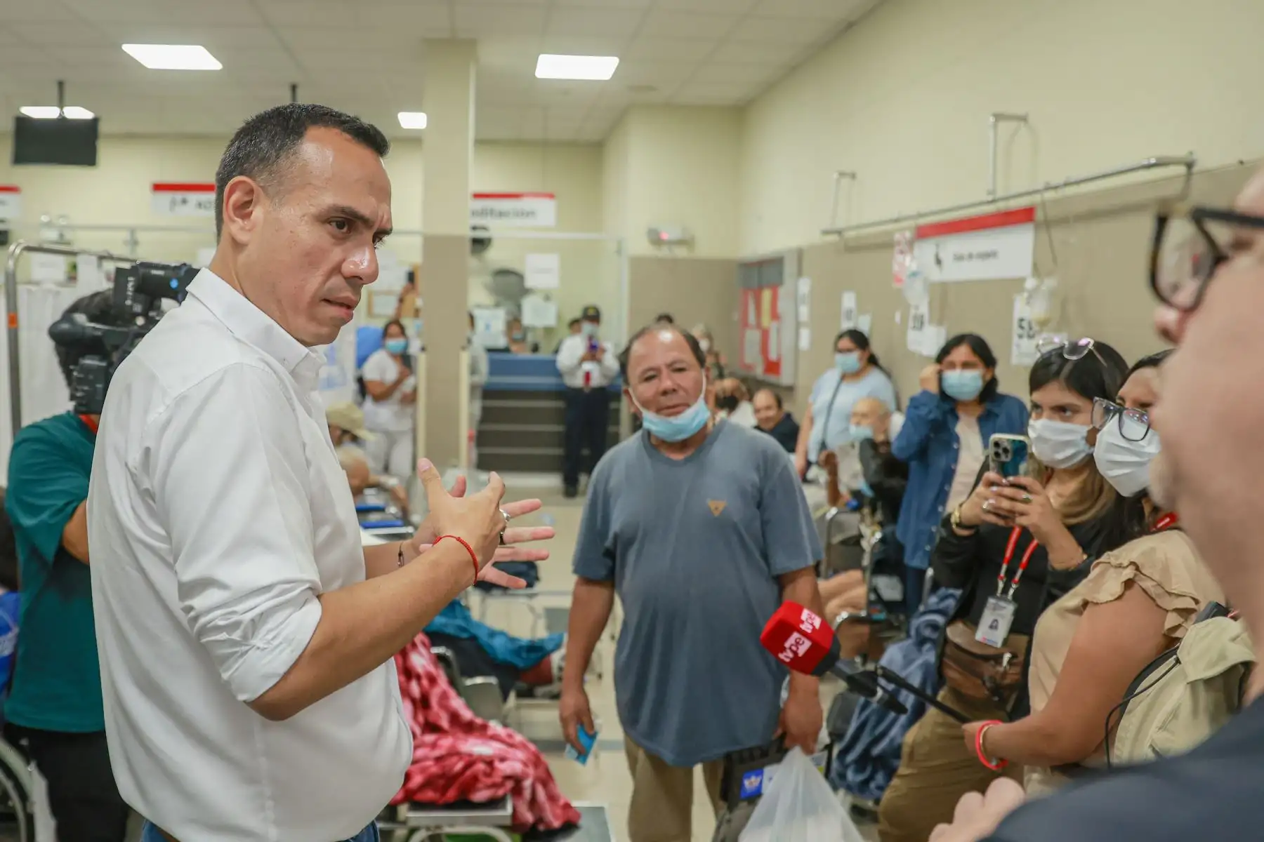 Presidente José Jerí, visitó Hospital Guillermo Almenara para recoger demandas de pacientes y adoptar medidas que mejoren la atención en salud. Foto: ANDINA/Prensa Presidencia