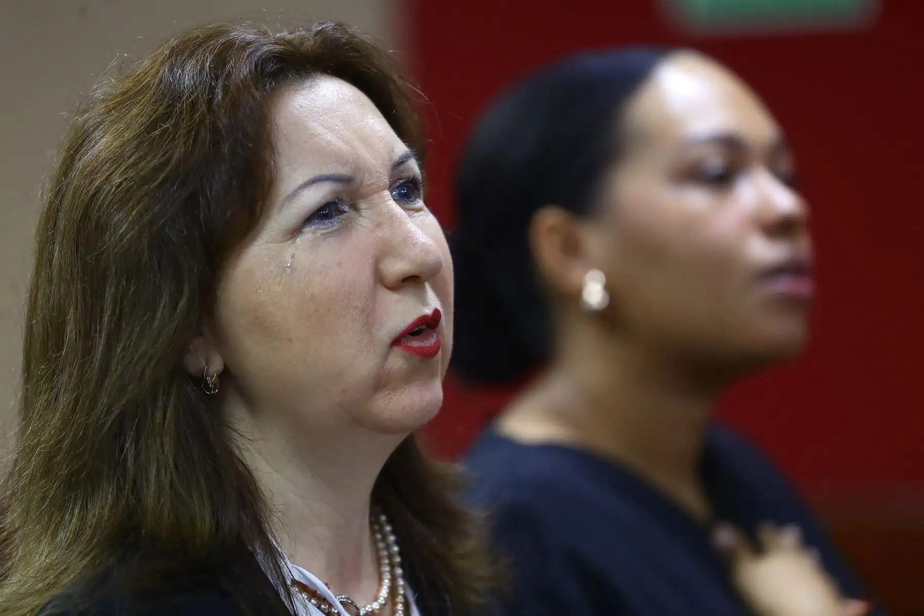 Con visibles muestras de emoción los ciudadanos extranjeros reciben la nacionalidad peruana.
Foto: ANDINA/Verónica Calderón Zúñiga