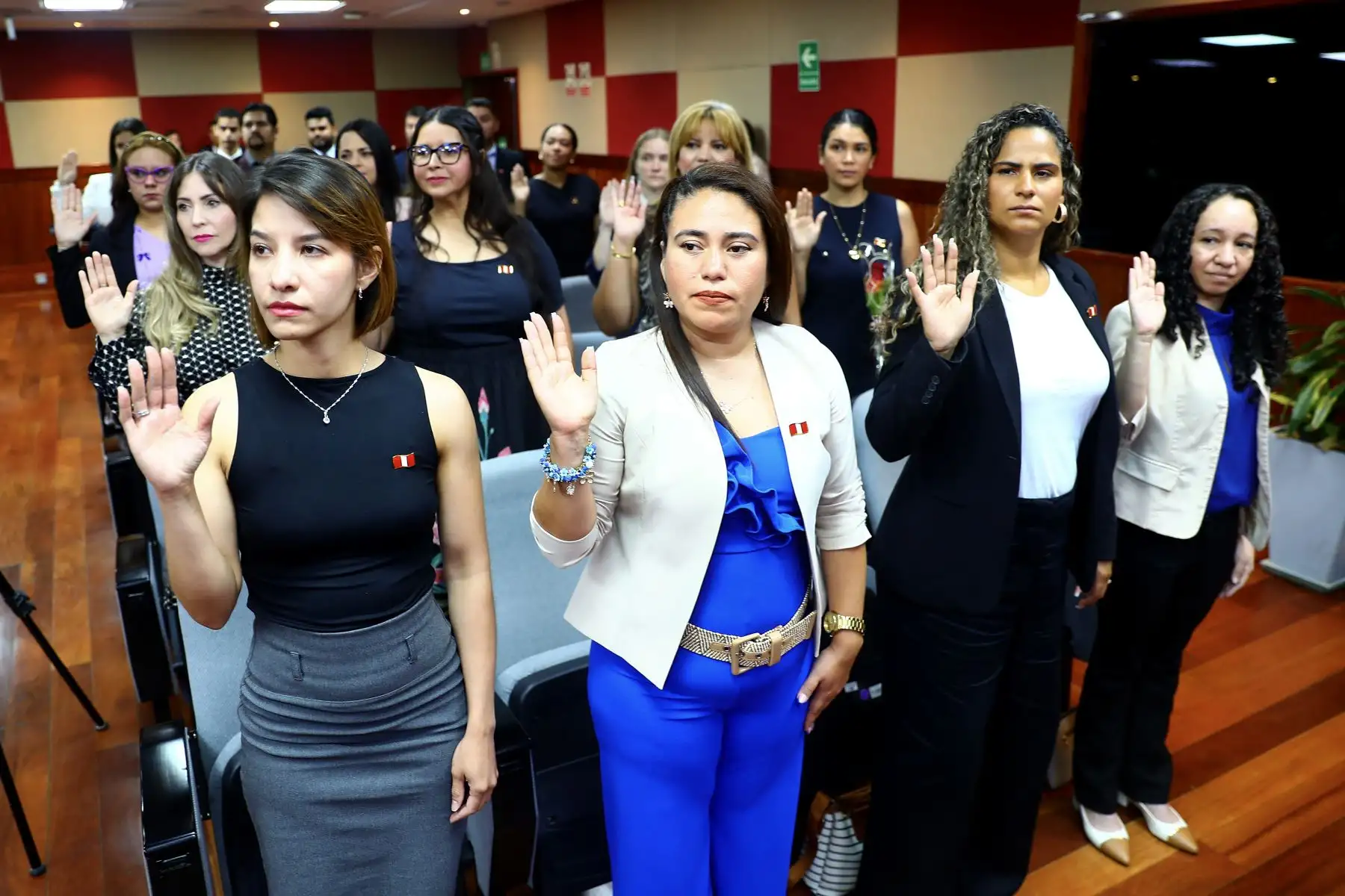 La Superpotencia Nacional de Migraciones realizó la ceremonia  de juramentación para otorgar la nacionalidad peruana a 24 nuevos ciudadanos.
Foto: ANDINA/Verónica Calderón Zúñiga
