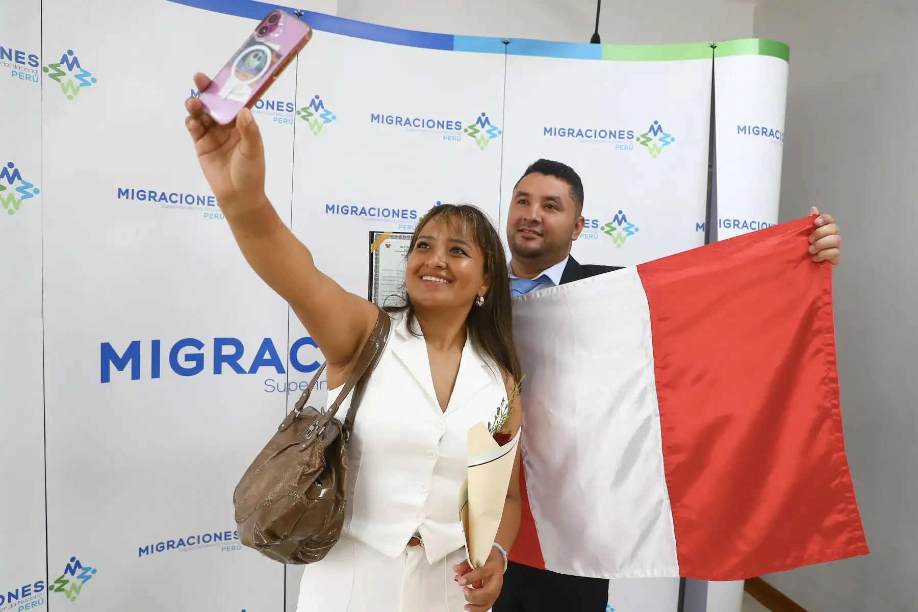 La entidad recordó que la nacionalización permite el acceso pleno a derechos civiles y participación en la vida democrática del país.
Foto: ANDINA/Verónica Calderón Zúñiga