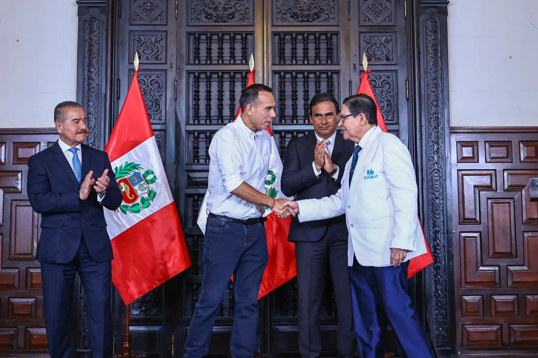 El presidente de la República, José Jerí, participó en la firma del acta de entendimiento entre el Ministerio de Salud (Minsa) y EsSalud, realizada en Palacio de Gobierno, para fortalecer los servicios de salud a nivel nacional. Foto: ANDINA/Prensa Presidencia