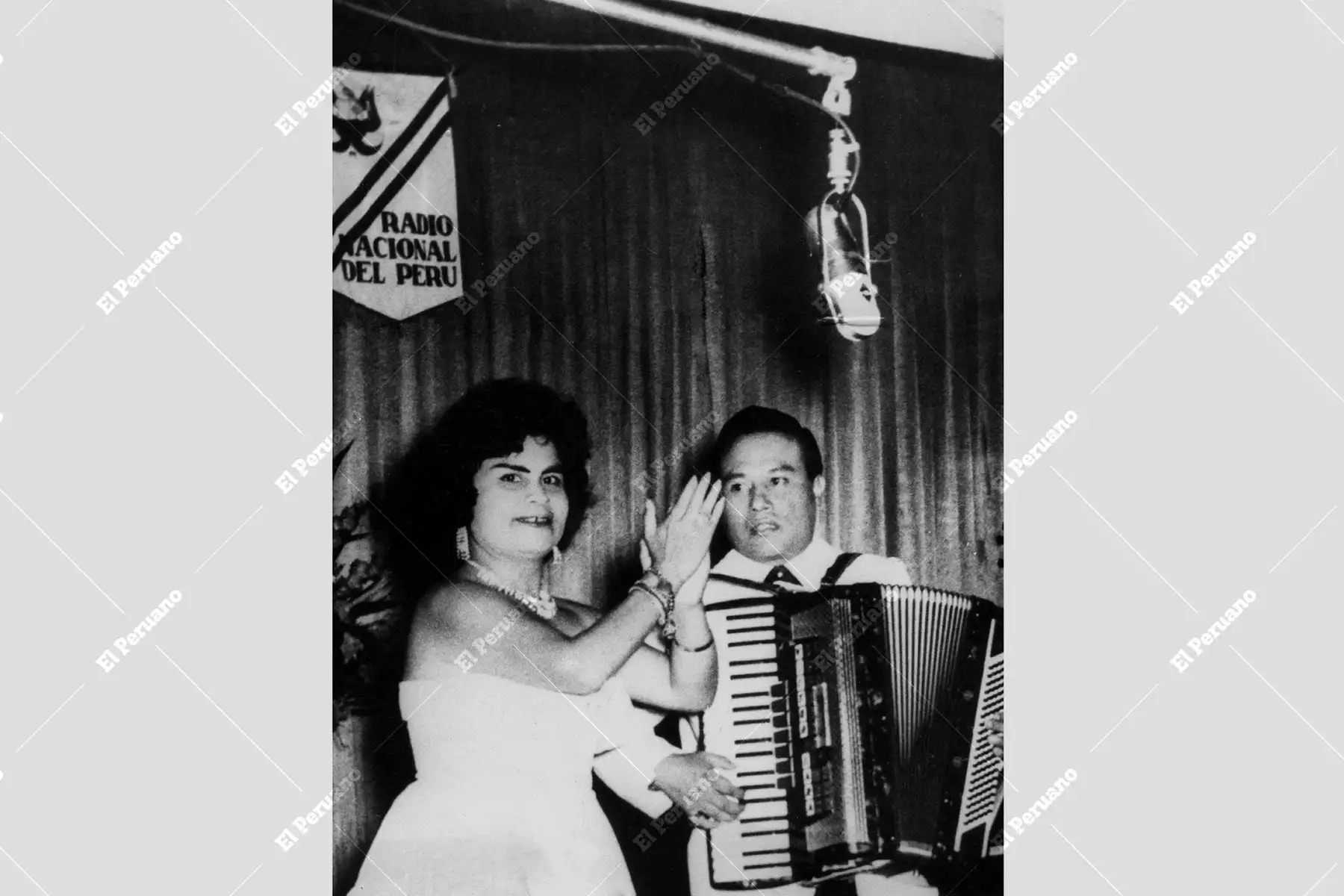 Lima - 9 de octubre de 1970 / Música criolla en vivo. La voz de Carmencita Lara resuena en los estudios de Radio Nacional del Perú. Foto: Archivo Histórico de El Peruano