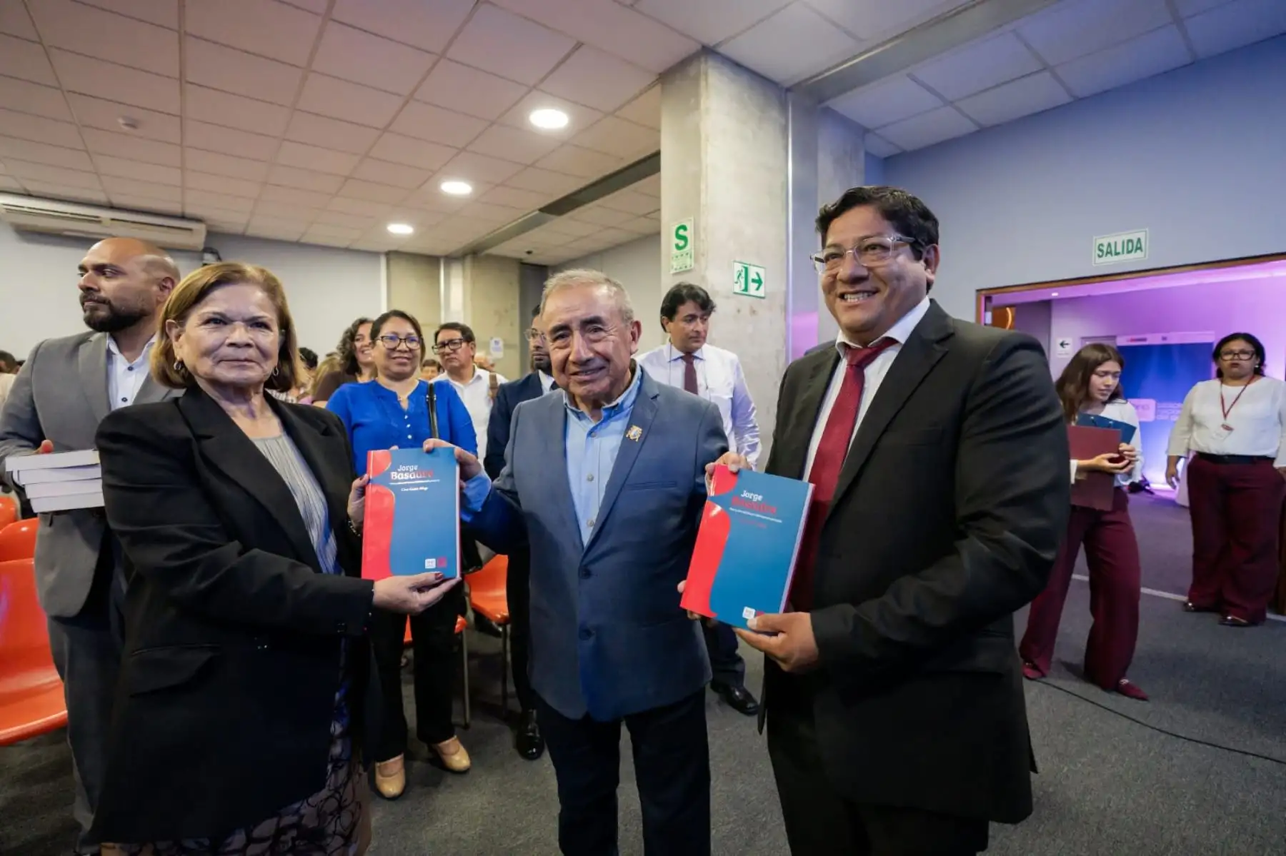 "Jorge Basadre, ilustre bibliotecario peruano: Vida y obra" explora la faceta menos difundida del historiador e intelectual tacneño. Foto: BNP