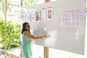 En Lamas, se dictó la primera sesión académica a cargo de la docente de educación intercultural bilingüe Janneth Amasifuén Tuanama. Foto: Mincul