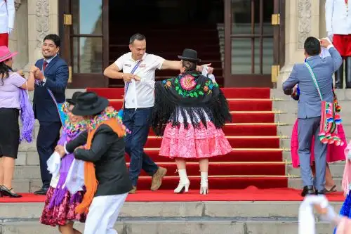 Presidente José Jerí participa en la presentación oficial del Carnaval Puneño 2026