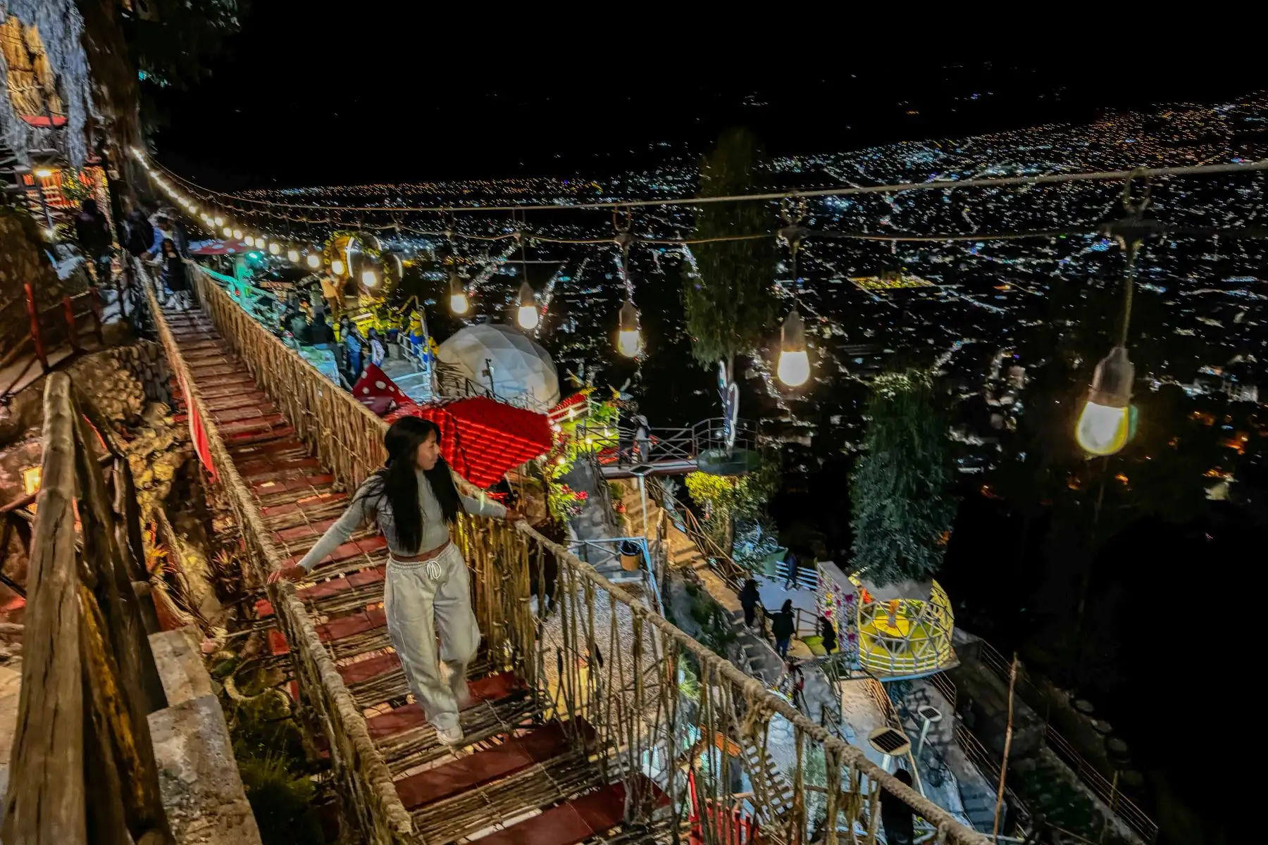 Un nuevo atractivo turístico con pocos años de funcionamiento es el mirador Inti Warkuna, lugar donde puedes tomarte cientos de fotos en todos sus espacios diseñados para apreciar el paisaje. un lugar 100% instagrameable que no puedes dejar pasarFoto: ANDINA/Ricardo Cuba