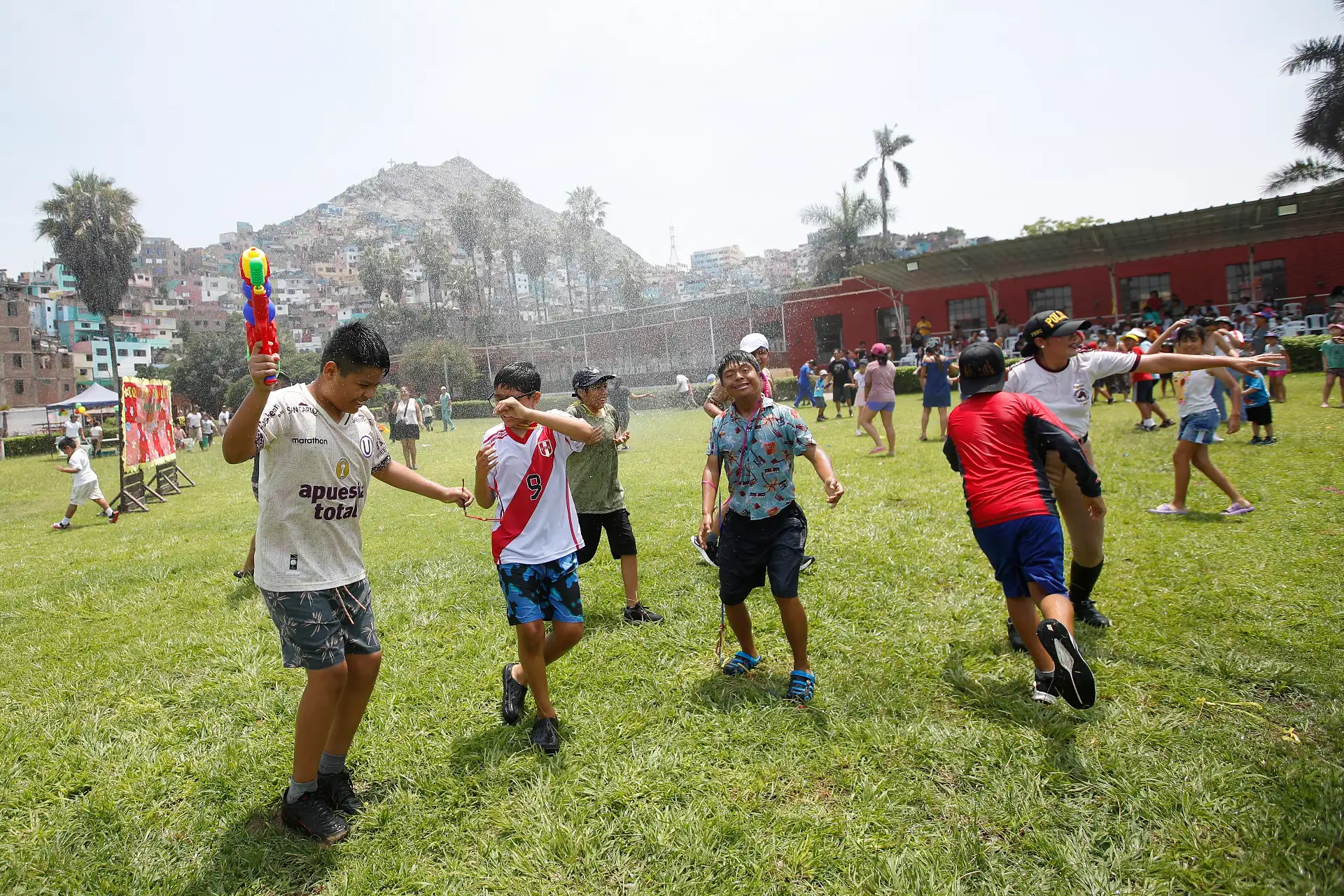 Policía Nacional del Perú, a través de la Unidad Histórica de Policía Montada "El Potao" organiza el festival “Equino Carnavales POTAO PNP ”.  Esta actividad, busca fortalecer las habilidades sociales y control de sentimientos, entre niños, adolescentes y adultos con discapacidad y/o habilidades diferentes.
Foto: ANDINA/ Eddy Ramos
