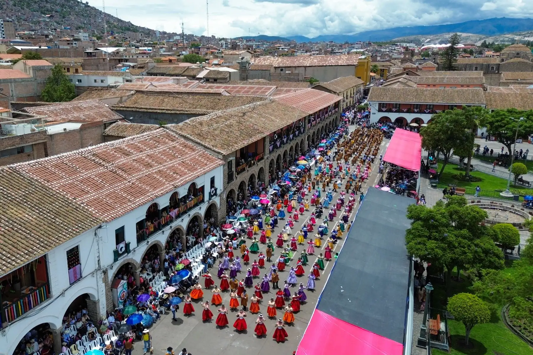 miles de participantes locales y visitantes nacionales y extranjeros, quienes compartirán momentos de exultante celebración y entretenimiento, saborearán una variada y deliciosa gastronomía y podrán conocer singulares y fascinantes atractivos turísticos. Foto: ANDINA/Ricardo Cuba