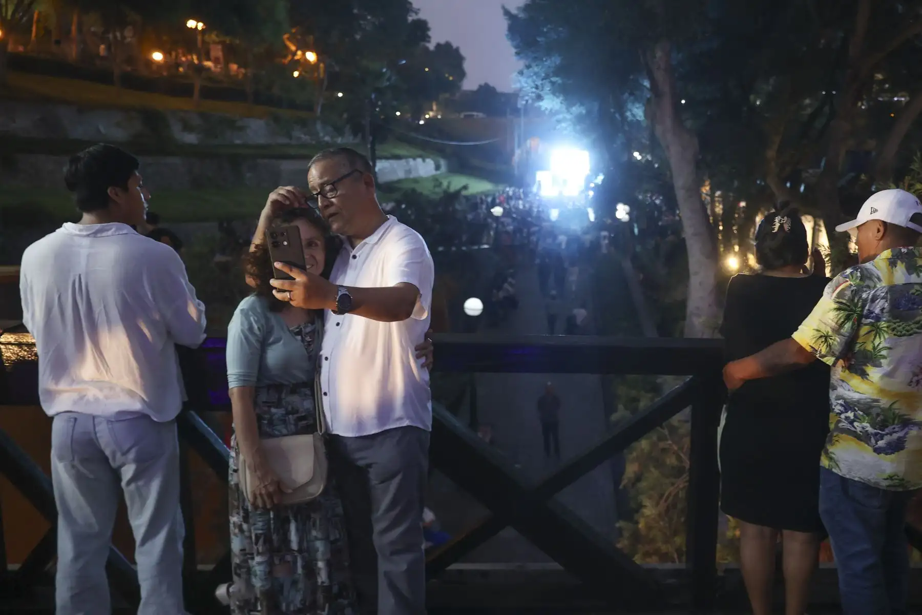 La fecha resulta especialmente significativa, ya que el Puente de los Suspiros celebra este 14 de febrero sus 150 años de existencia. La tradicional estructura fue inaugurada en 1876 y forma parte del patrimonio cultural del distrito. Foto: ANDINA/Jhonel Rodríguez Robles