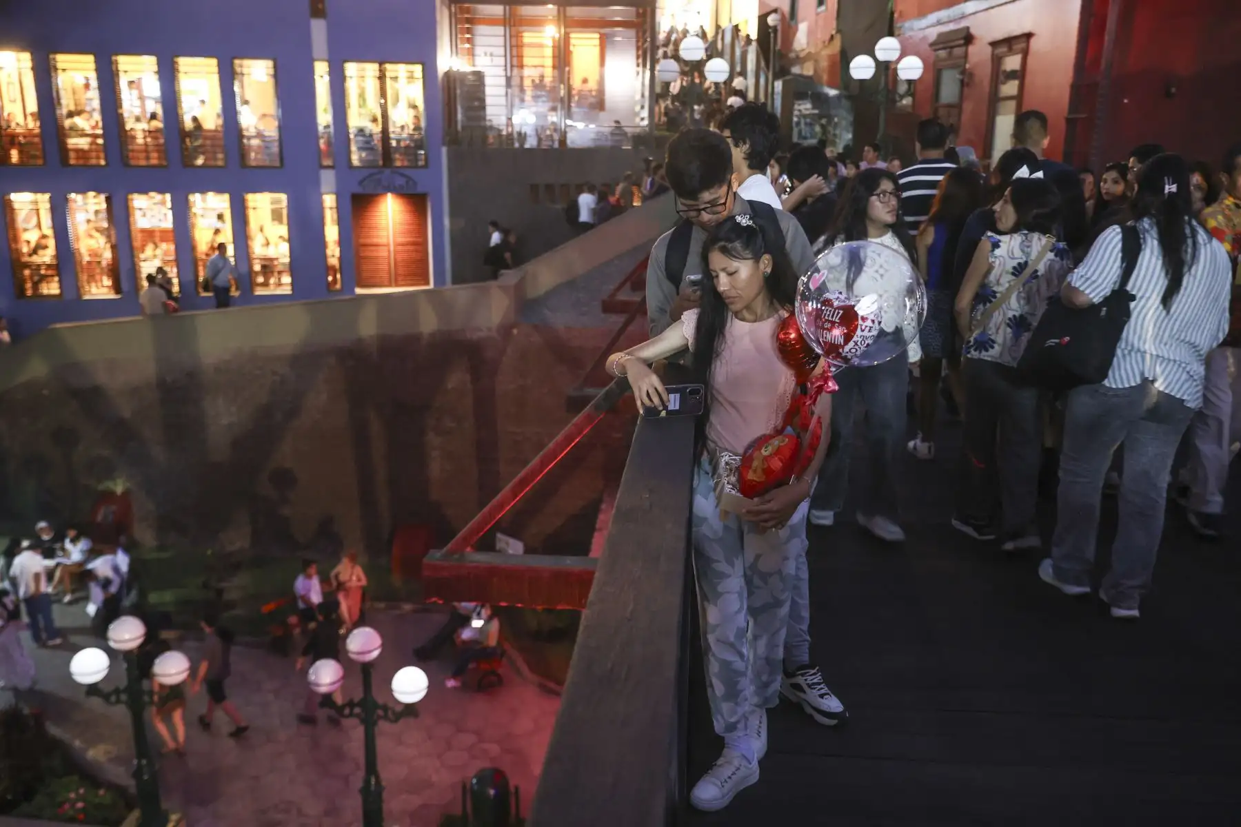 Con esta disposición, la comuna de Barranco reafirma su compromiso con la puesta en valor de sus espacios históricos. El Puente de los Suspiros vuelve así a convertirse en escenario de celebración y tradición en el Día del Amor y la Amistad. Foto: ANDINA/Jhonel Rodríguez Robles
