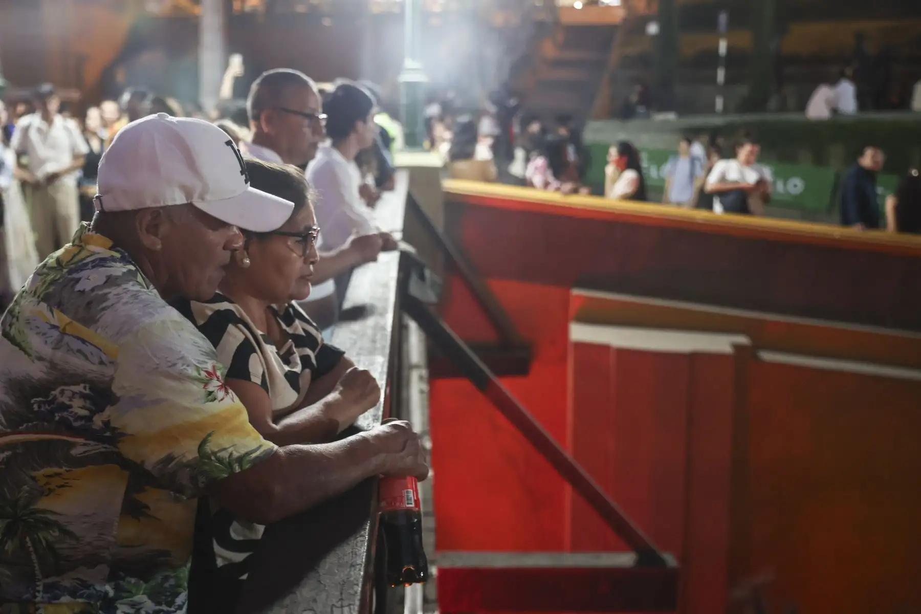 Durante la mañana, personal municipal realizó trabajos de limpieza y acondicionamiento en la zona. Las labores buscaron garantizar un entorno seguro y ordenado para recibir a los asistentes. Foto: ANDINA/Jhonel Rodríguez Robles