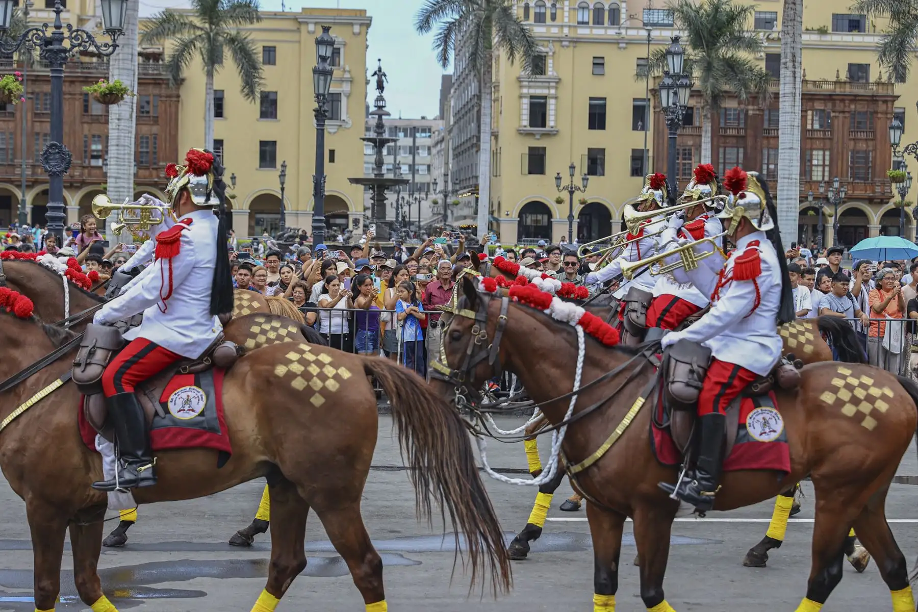 El presidente José Jerí participó del tradicional cambio de guardia en los exteriores de Palacio de Gobierno. Foto: Presidencia
