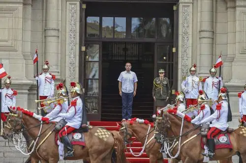Presidente Jerí participó del tradicional cambio de guardia en Palacio de Gobierno