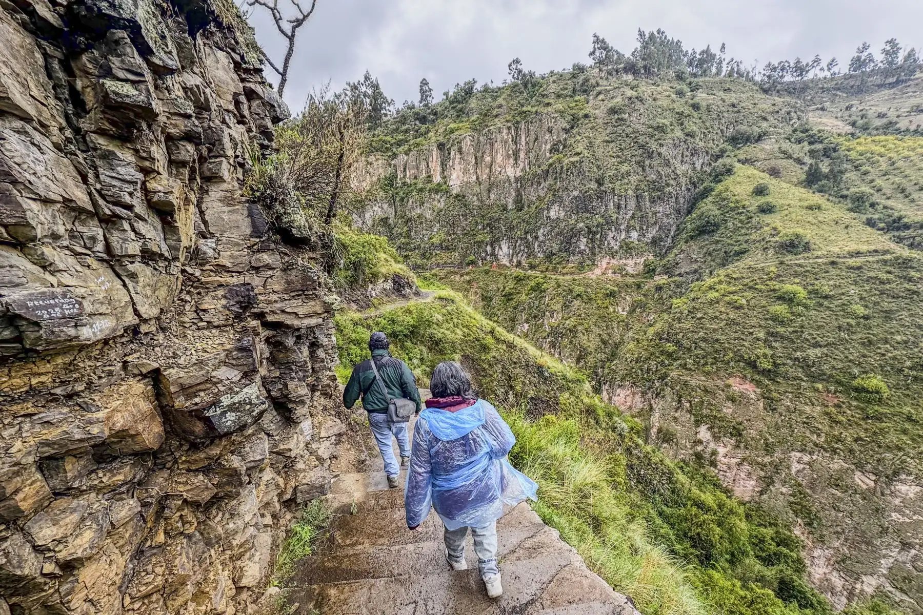 Como su nombre lo sugiere, la cascada está envuelta en un halo de misterio. Los pobladores cuentan que, al igual que en la versión cusqueña del mito, en sus aguas habitan sirenas que tocan el arpa y el violín para atraer a los caminantes desprevenidos. Foto: ANDINA/Ricardo Cuba