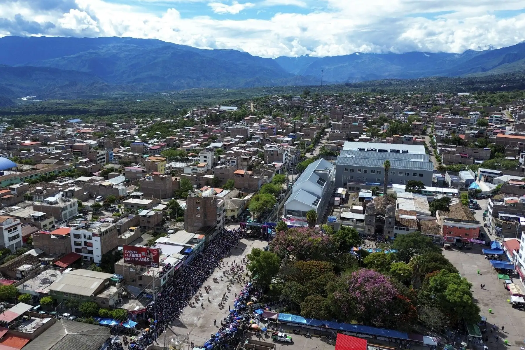Delegaciones de distritos y centros poblados alejados descendieron hasta la ciudad para participar en la jornada. Comunidades como Culluchaca, Uchuraccay, Chaca y Huamanguilla llegaron con propuestas que preservaron la esencia más pura de sus tradiciones. Foto: ANDINA/Ricardo Cuba