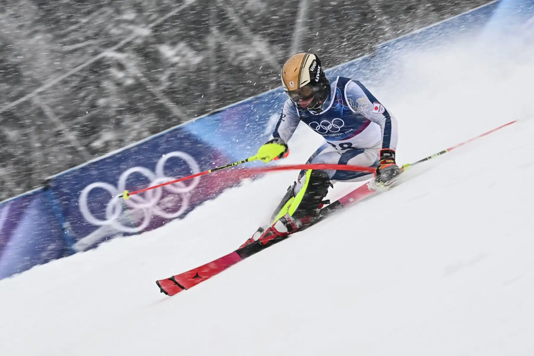 El japonés Shiro Aihara compite en la primera manga del evento de esquí alpino de slalom masculino durante los Juegos Olímpicos de Invierno Milano Cortina 2026 en el Centro de Esquí Stelvio en Bormio. Foto: AFP