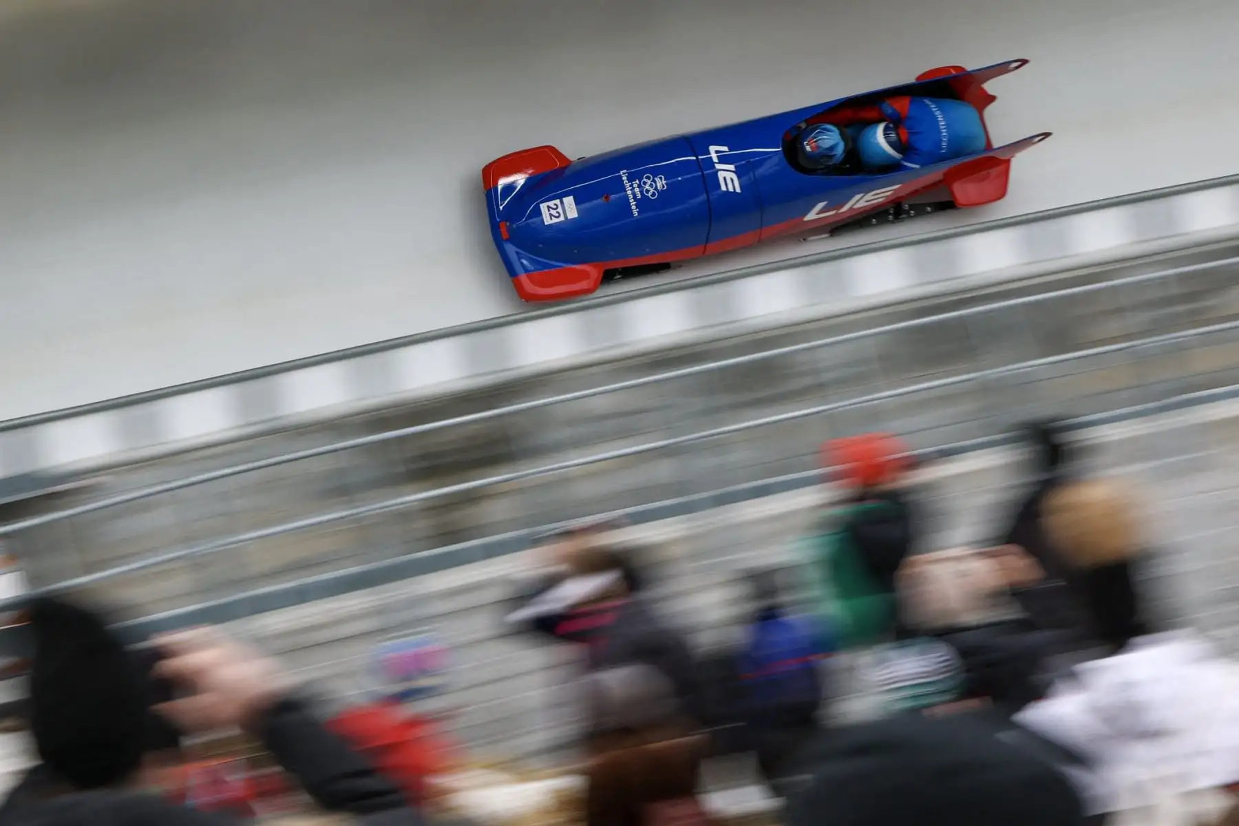 Martin Kranz y David Tschofen, de Liechtenstein, compiten en la segunda ronda de bobsleigh masculino en el Cortina Sliding Centre durante los Juegos Olímpicos de Invierno Milano Cortina 2026. Foto: AFP