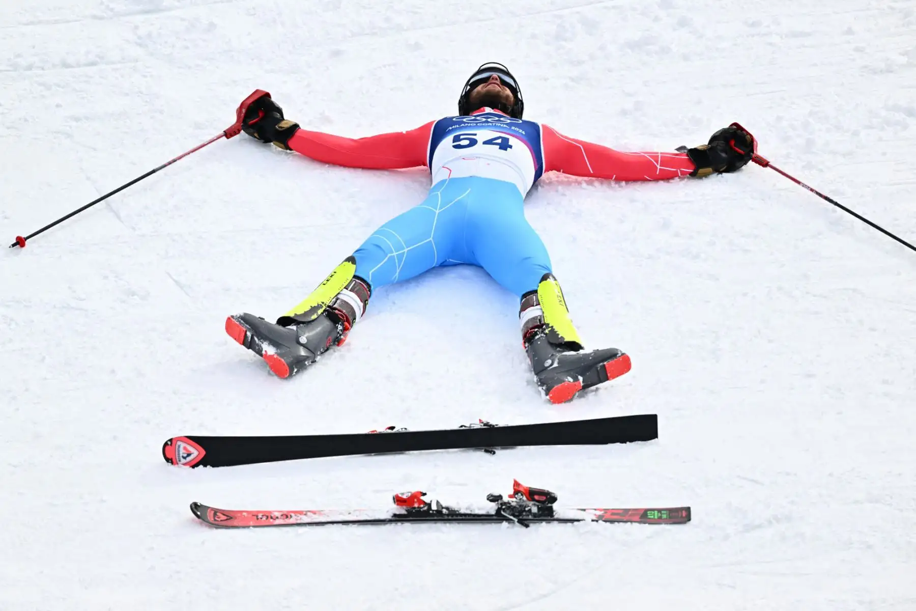 El luxemburgués Matthieu Osch compite en la segunda manga del evento de esquí alpino de slalom masculino durante los Juegos Olímpicos de Invierno Milano Cortina 2026 en el Centro de Esquí Stelvio en Bormio. Foto: AFP