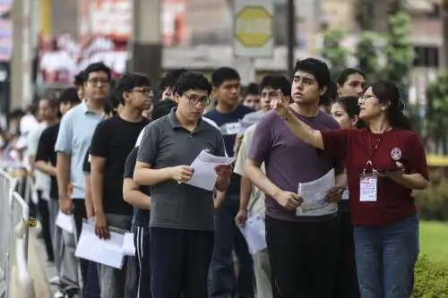 Miles de jóvenes rindieron hoy primera fecha de evaluación, Foto: ANDINA/Jhonel Rodríguez Robles
