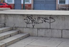 La noche del domingo 15 de febrero un grupo de presuntos barristas de un equipo de fútbol peruano dañó con pintas el monumento del Arco Parabólico, declarado Patrimonio Cultural de la Nación en agosto del 2018.  ANDINA/Difusión