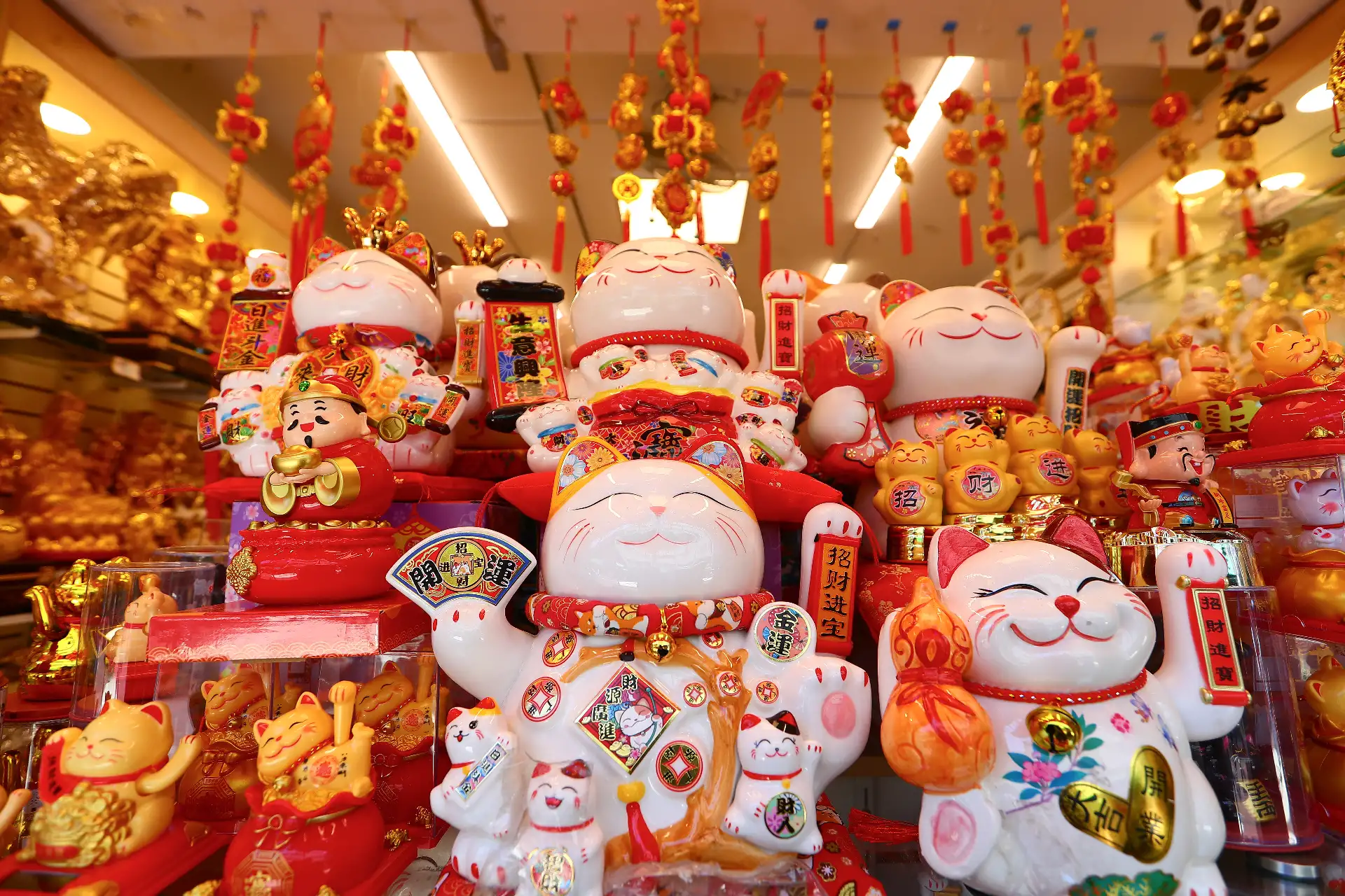 Calle Capón se viste de rojo: tradición, amuletos y rituales marcan la antesala del Año Nuevo Chino