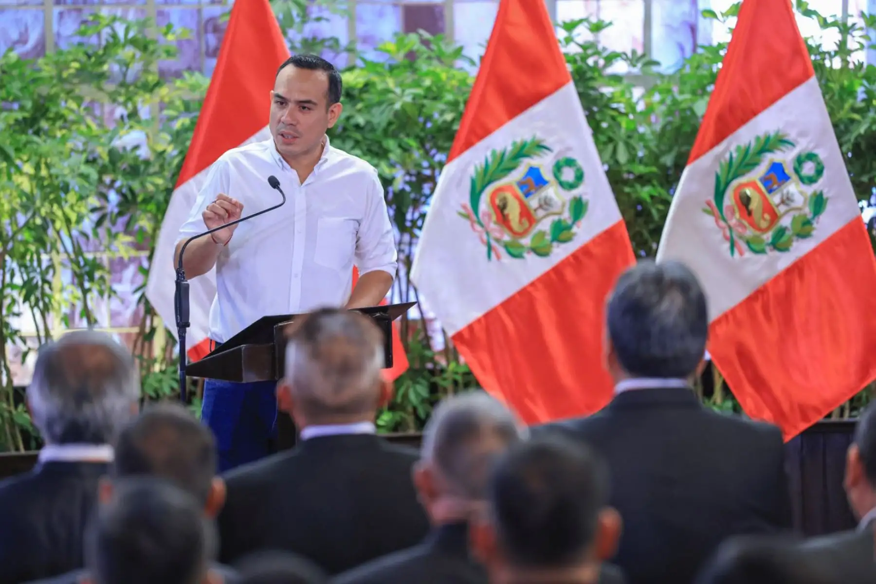 El presidente de la república, José Jerí, recibe el saludo protocolar de los representantes de la Federación Nacional de Defensores de la Patria, donde valerosos exmiembros de las Fuerzas Armadas agradecieron al jefe de Estado y dialogaron junto a él sobre las mejoras que nuestros veteranos merecen.
Foto: ANDINA/Prensa Presidencia