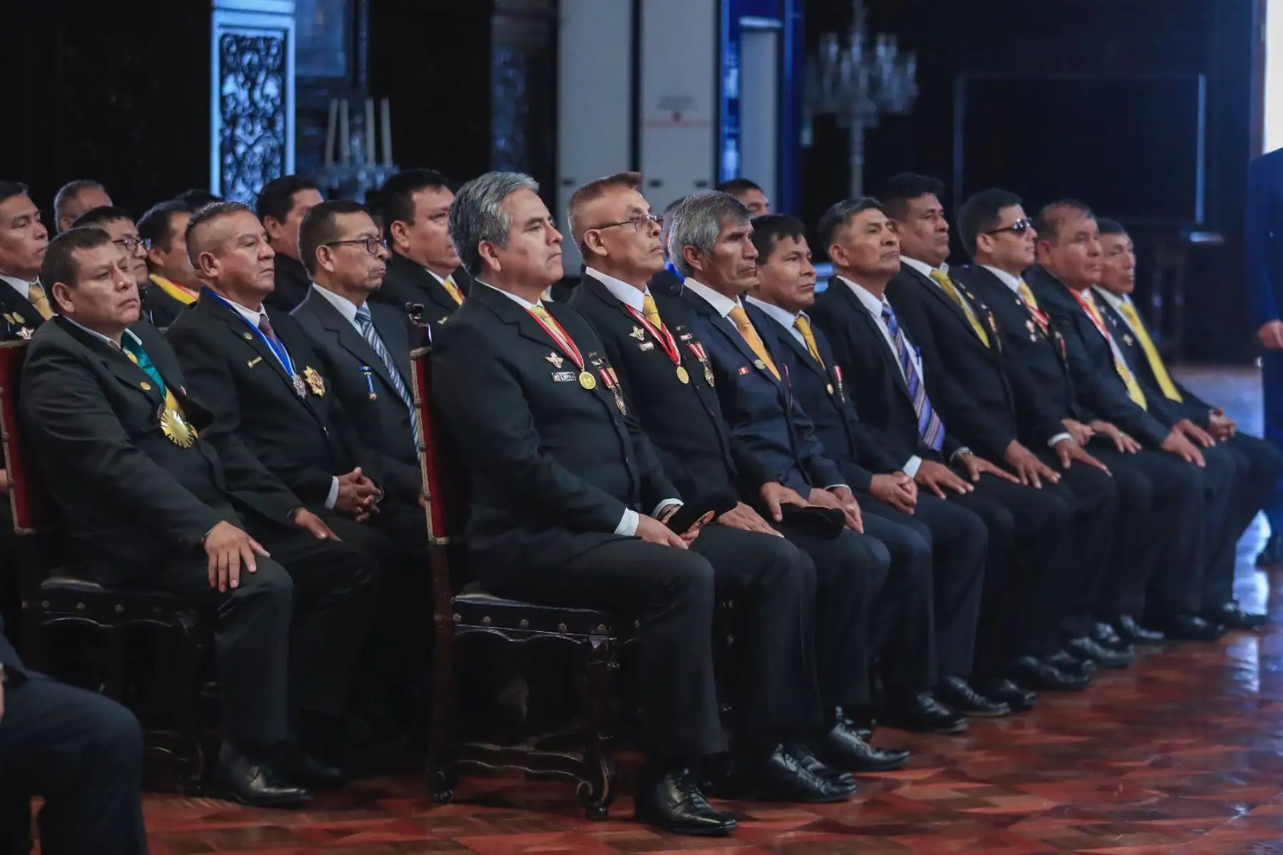 El presidente de la república, José Jerí, recibe el saludo protocolar de los representantes de la Federación Nacional de Defensores de la Patria, donde valerosos exmiembros de las Fuerzas Armadas agradecieron al jefe de Estado y dialogaron junto a él sobre las mejoras que nuestros veteranos merecen.
Foto: ANDINA/Prensa Presidencia