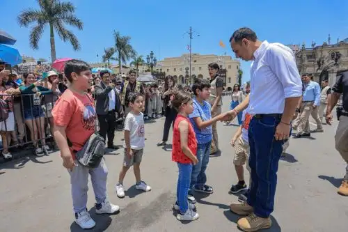 El presidente José Jerí participó en cambio de guardia en Palacio de Gobierno