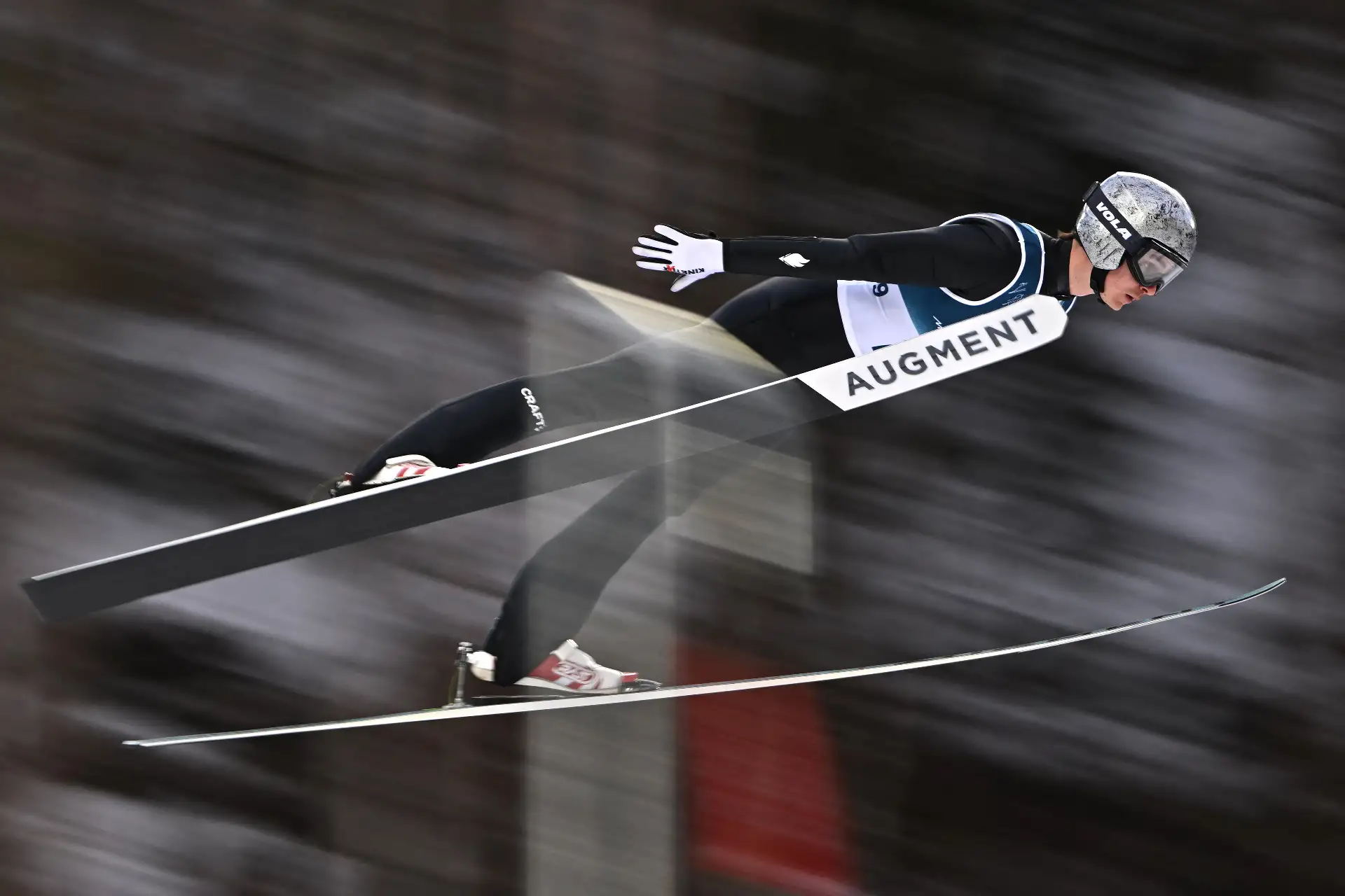 El francés Marco Heinis salta en la ronda de prueba del evento de salto de esquí de la combinada nórdica individual Gundersen gran colina / 10 km en el Estadio de Salto de Esquí de Predazzo en Predazzo (Val di Fiemme) durante los Juegos Olímpicos de Invierno Milano Cortina.
Foto: AFP