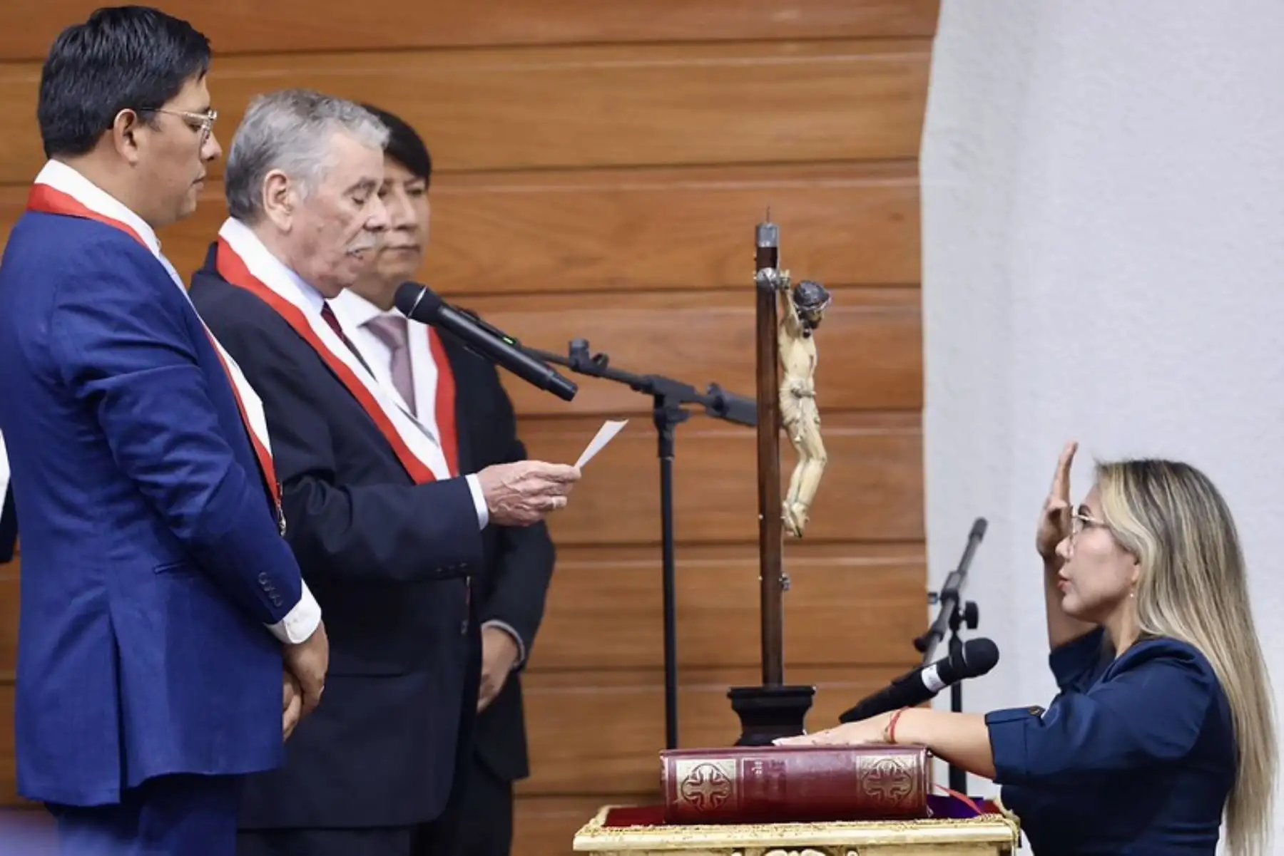 La nueva integrante de la bancada Podemos Perú recibió sus credenciales por parte del JNE el pasado 13 de enero, luego de que el organismo electoral declarara la vacancia del cargo por el deceso de Anderson Ramírez. Foto: Congreso