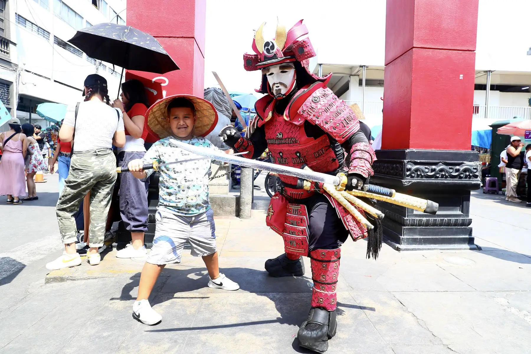 Familias, turistas y vecinos participan en las celebraciones, manteniendo vivas las tradiciones del Año Nuevo Chino.
17/02/2026
Foto: ANDINA/Verónica Calderón Zúñiga